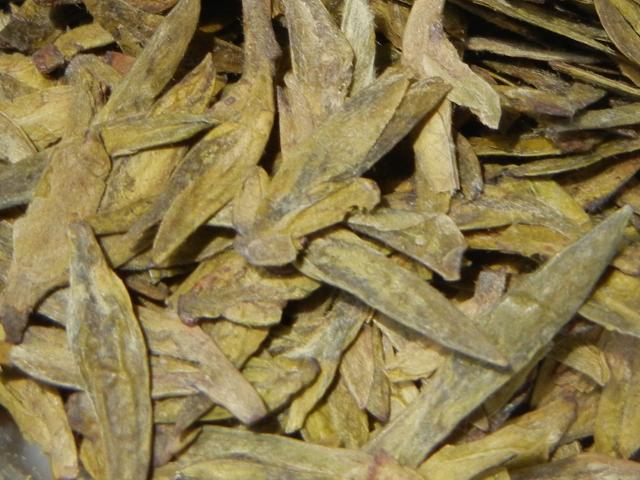 Flat, yellow green, dry tea leaves showing fine hairs