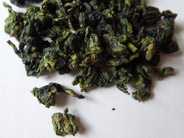 Tightly rolled oolong tea leaves, with an intense green color