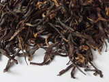 Loose-leaf black tea showing golden tips and a curved, twisted shape